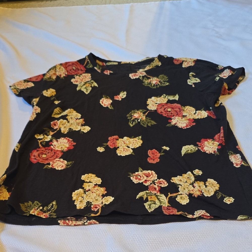 LC Lauren Conrad Black Floral Short Sleeve Top